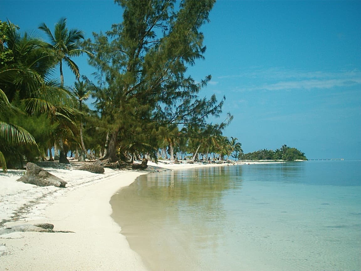 The island town and harbor — Utila, Honduras