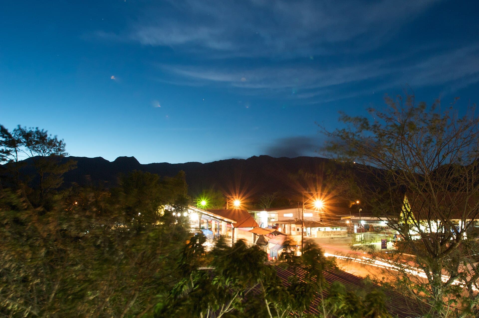 The crater valley ringed by green peaks — El Valle de Antón, Panama
