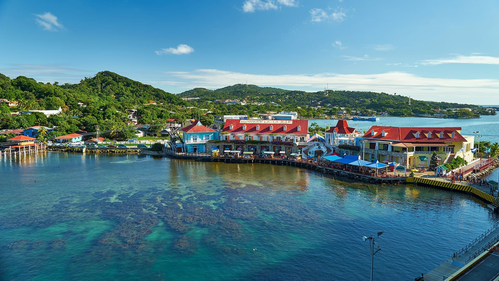 The colorful waterfront at Roatán — Honduras