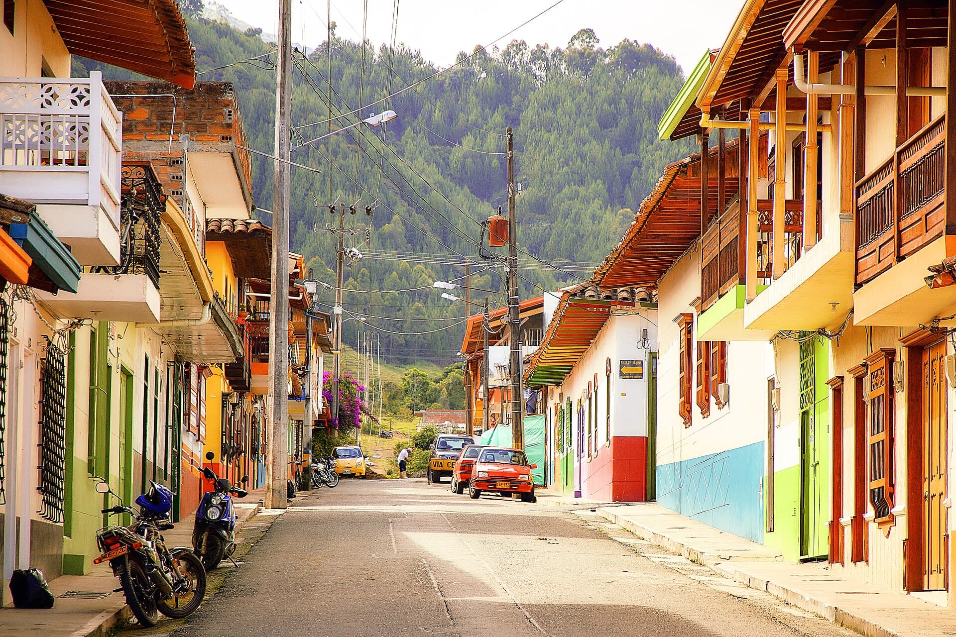The colorful town in its green valley — Jardín, Colombia