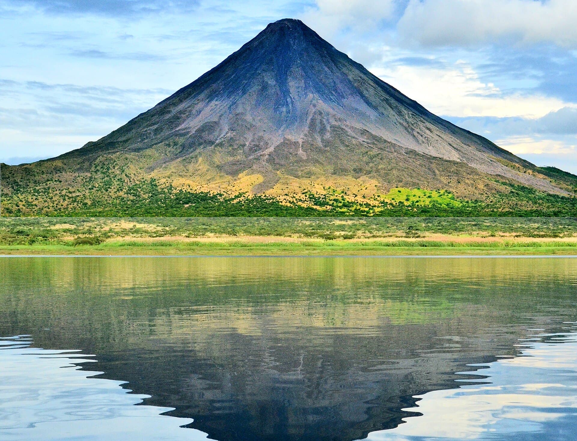 The Arenal Volcano seen across the lake — Lake Arenal, Costa Rica