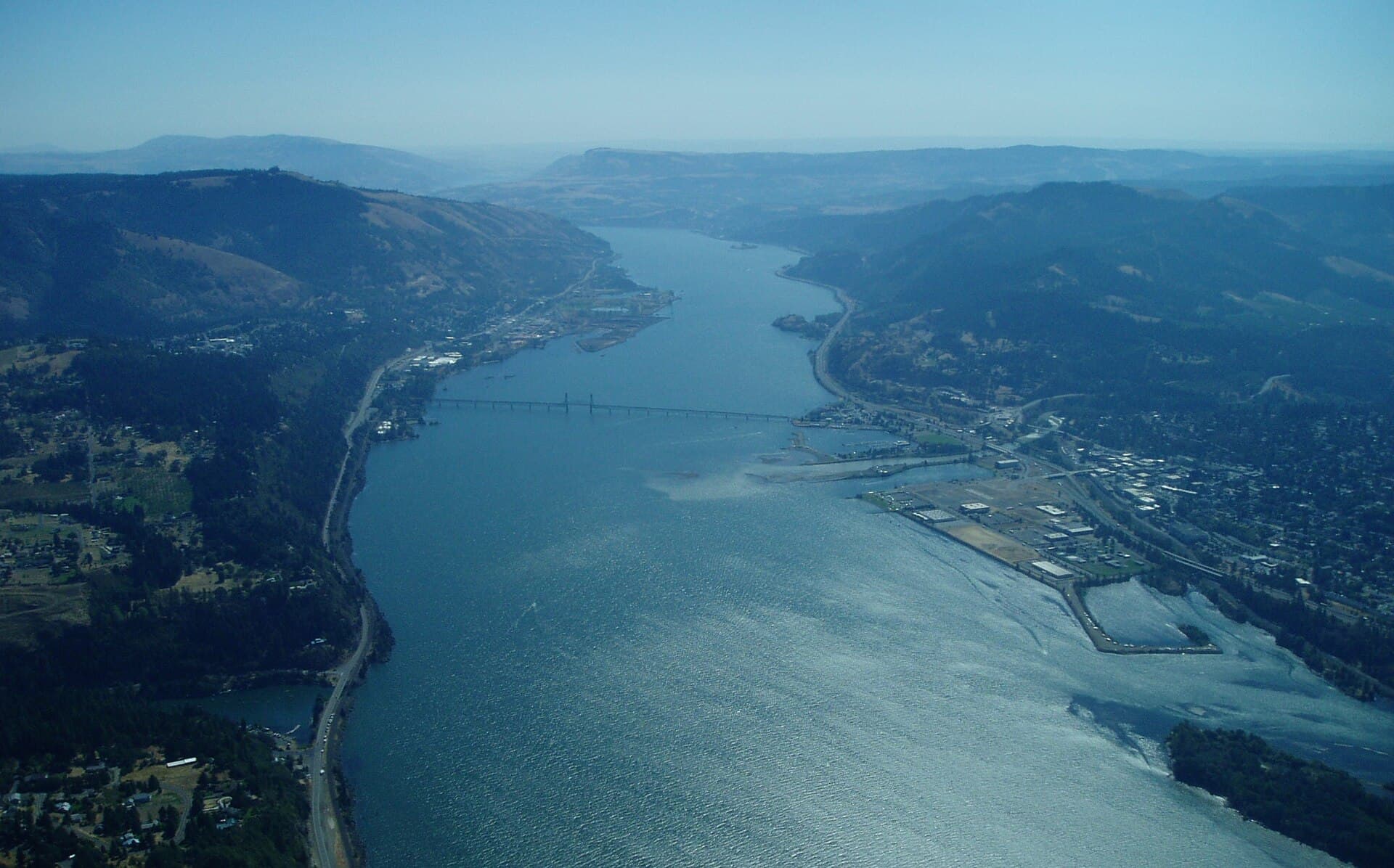 The town of Hood River above the river — Oregon